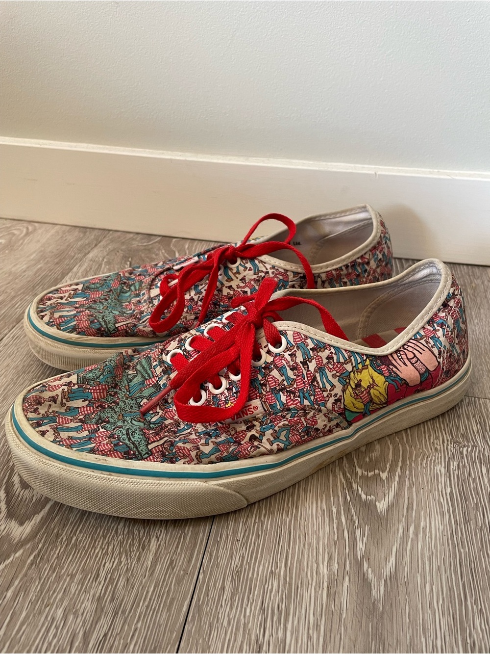 Vans x Where’s Waldo Low Top Sneakers Unisex
